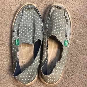 Polka dot sanuks